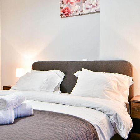 Serene N Modern Renovated Flat Athena Bagian luar foto